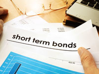 Papers%20with%20title%20short%20term%20bonds.